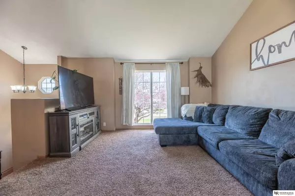 6463 N 113th Circle, Omaha, NE 68164