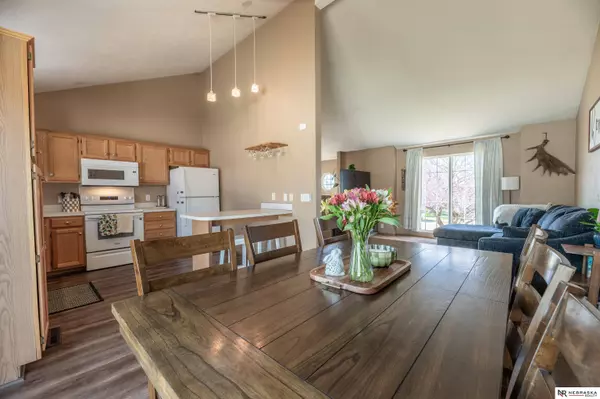 6463 N 113th Circle, Omaha, NE 68164