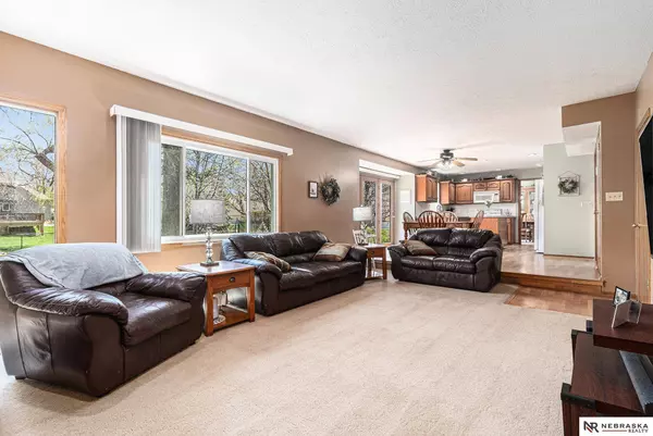 2215 N 153rd Avenue, Omaha, NE 68116