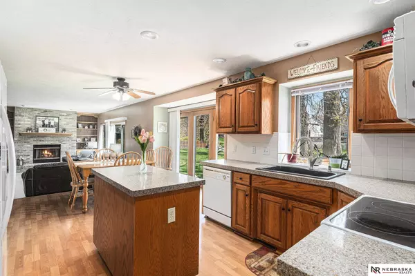 2215 N 153rd Avenue, Omaha, NE 68116