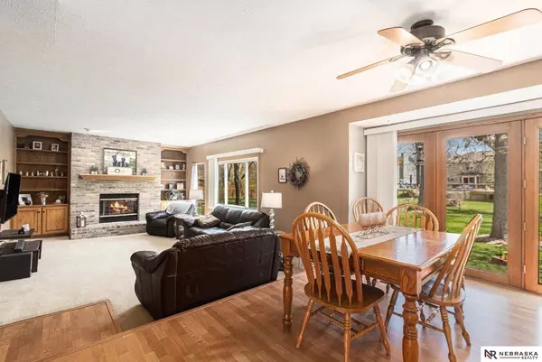 2215 N 153rd Avenue, Omaha, NE 68116