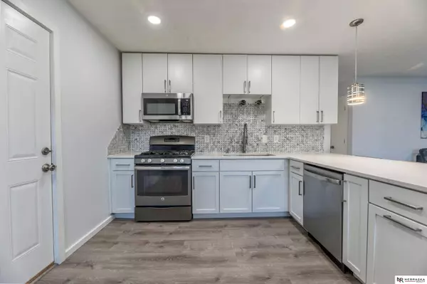 9008 Lamont Street, Omaha, NE 68124