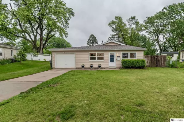 9008 Lamont Street, Omaha, NE 68124