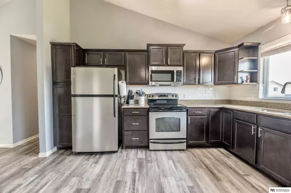 13913 Springview Drive, Papillion, NE 68133