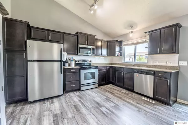 13913 Springview Drive, Papillion, NE 68133