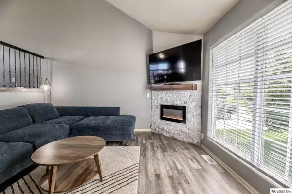 13913 Springview Drive, Papillion, NE 68133