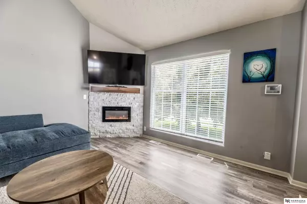 13913 Springview Drive, Papillion, NE 68133