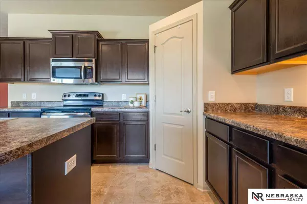 16403 Browne Street, Omaha, NE 68116