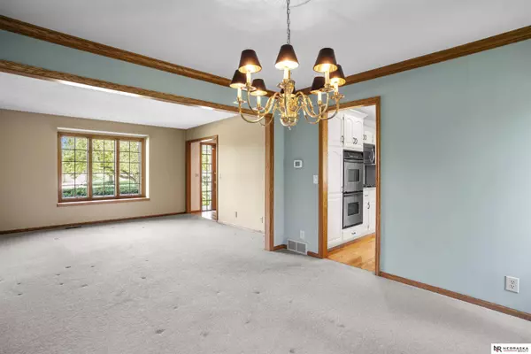 12941 Eagle Run Drive, Omaha, NE 68164