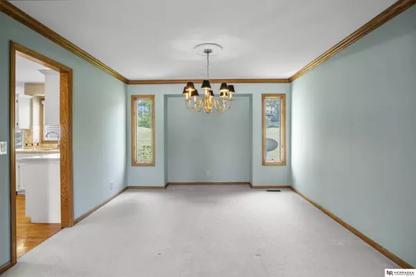 12941 Eagle Run Drive, Omaha, NE 68164