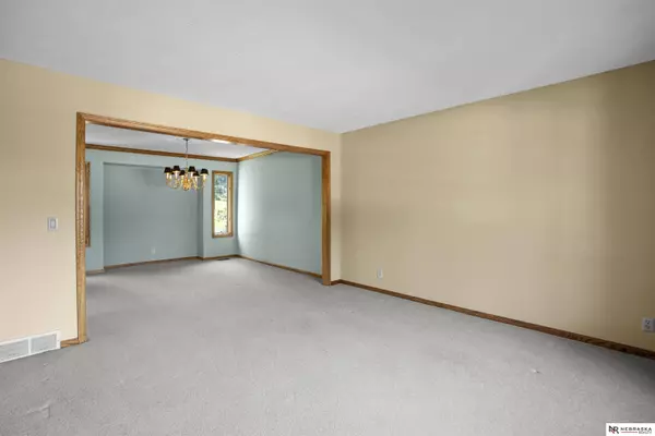 12941 Eagle Run Drive, Omaha, NE 68164