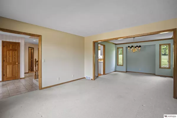 12941 Eagle Run Drive, Omaha, NE 68164