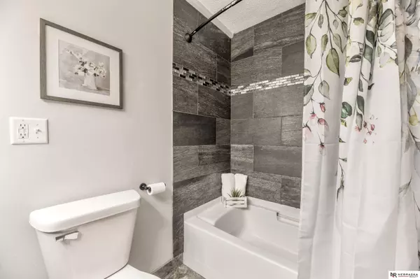 2402 Emiline Street, Bellevue, NE 68147