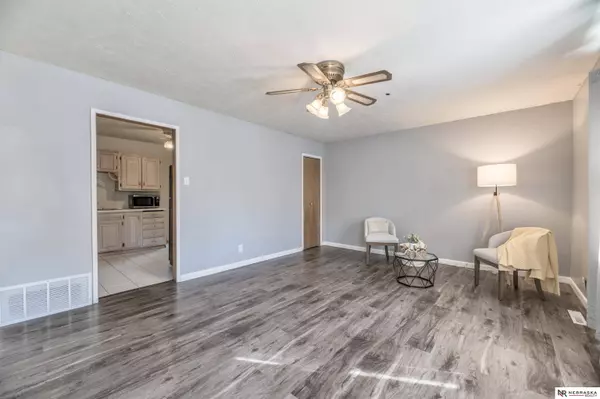 2402 Emiline Street, Bellevue, NE 68147