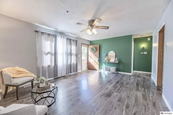 2402 Emiline Street, Bellevue, NE 68147