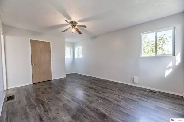 2402 Emiline Street, Bellevue, NE 68147