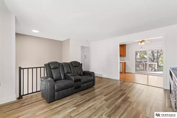 4210 N 130th Circle, Omaha, NE 68164