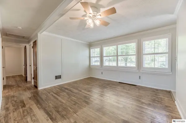 719 S Adams ST, Papillion, NE 68046
