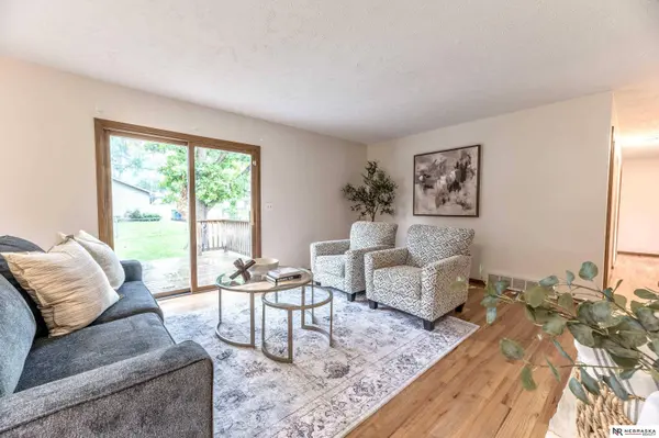 1806 Sherry DR, Bellevue, NE 68005
