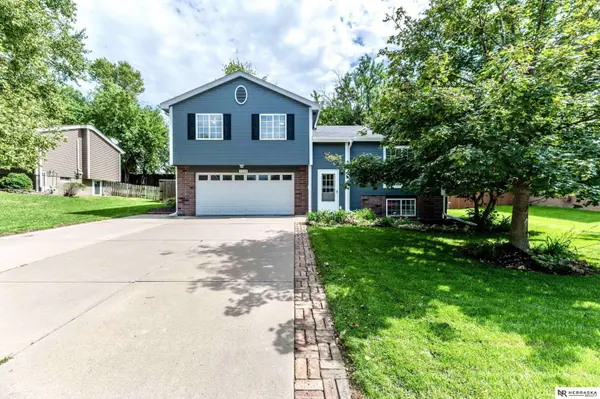 1113 Contestoga RD, Papillion, NE 68046