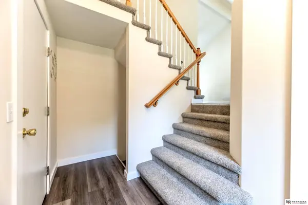 1113 Contestoga RD, Papillion, NE 68046