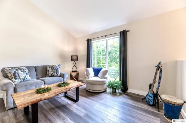 1113 Contestoga RD, Papillion, NE 68046