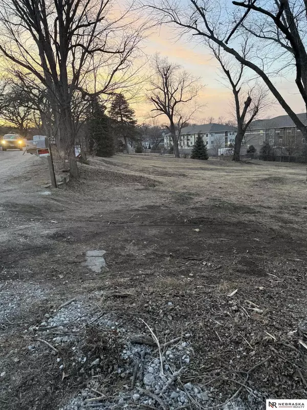 16 & 18 Country Club Road, Ralston, NE 68127