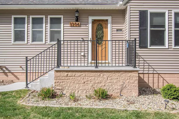 1306 S 46th Street, Omaha, NE 68106