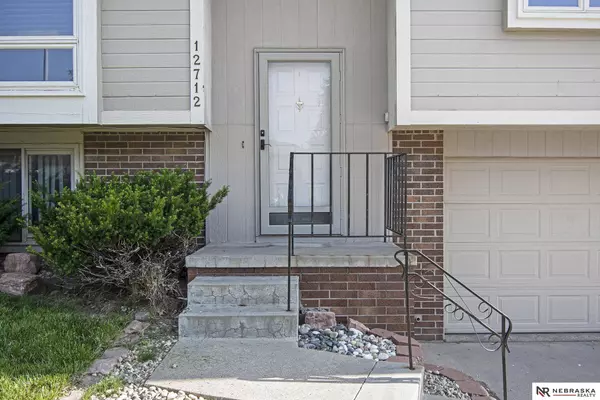 12712 Hartman Avenue, Omaha, NE 68164