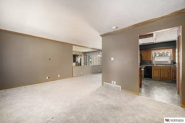 11014 Jackson Street, Omaha, NE 68154