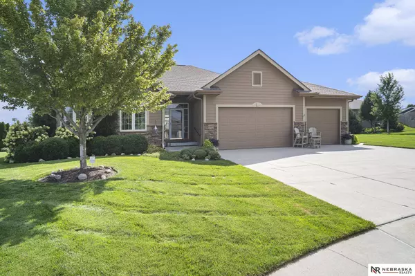 19465 Washington Circle, Omaha, NE 68135