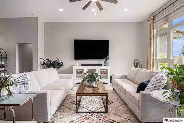 19465 Washington Circle, Omaha, NE 68135