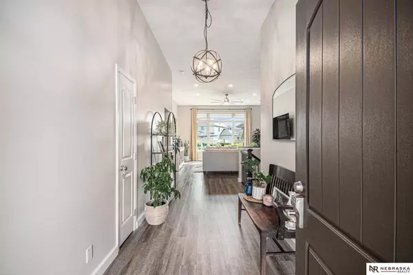 19465 Washington Circle, Omaha, NE 68135