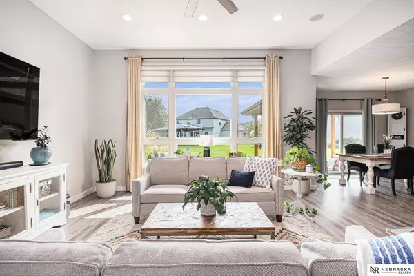 19465 Washington Circle, Omaha, NE 68135