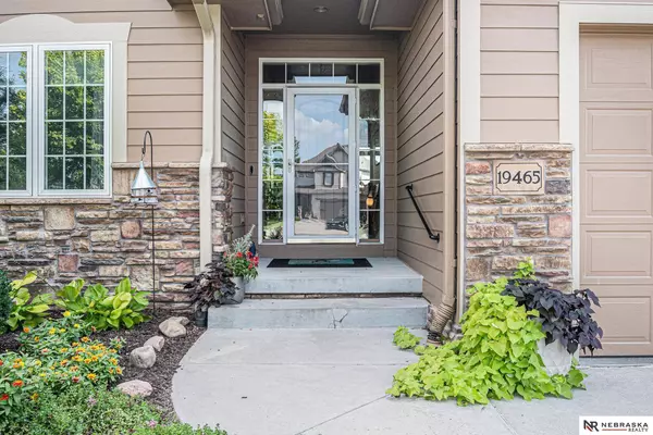 19465 Washington Circle, Omaha, NE 68135