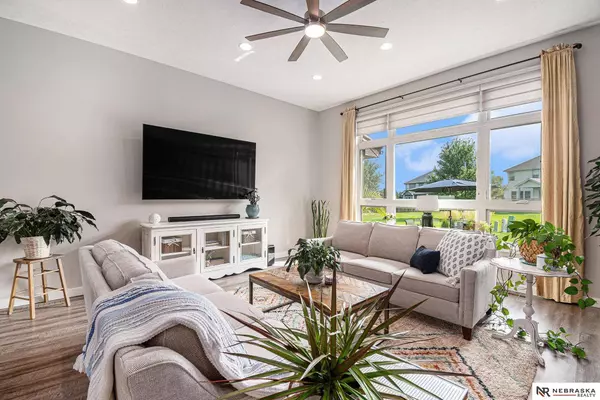 19465 Washington Circle, Omaha, NE 68135