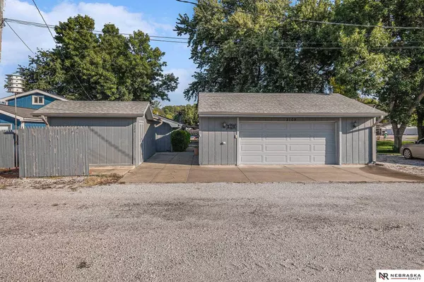 2109 West Shore Drive, Union, NE 68455