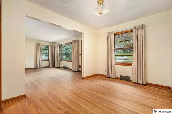 3066 S 44 Street, Omaha, NE 68105