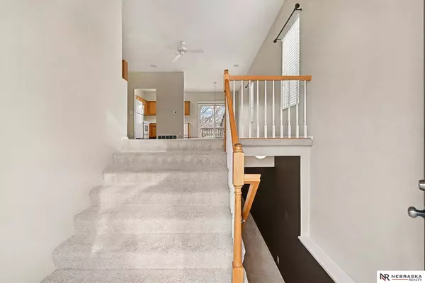 1014 Gold Coast Road, Papillion, NE 68046