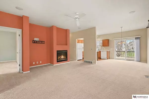 1014 Gold Coast Road, Papillion, NE 68046