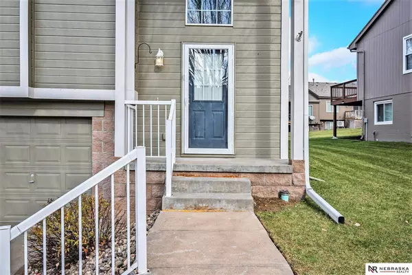 1014 Gold Coast Road, Papillion, NE 68046