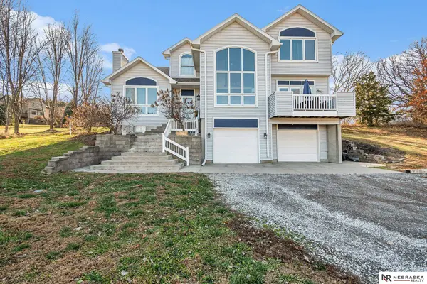 36807 Oakmont Drive, Louisville, NE 68037