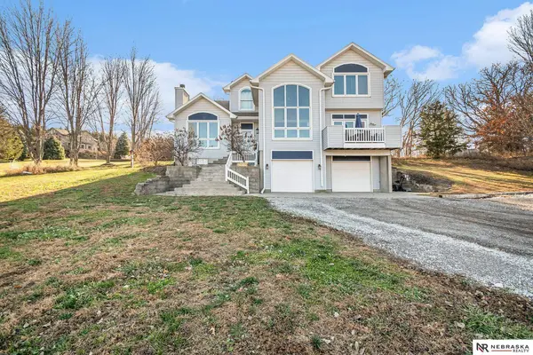 36807 Oakmont Drive, Louisville, NE 68037