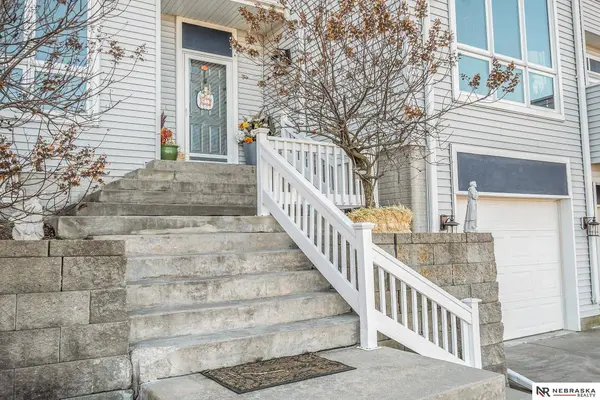 36807 Oakmont Drive, Louisville, NE 68037