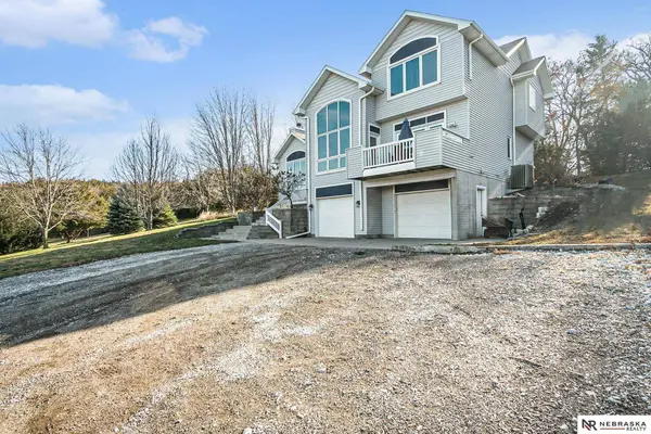 36807 Oakmont Drive, Louisville, NE 68037