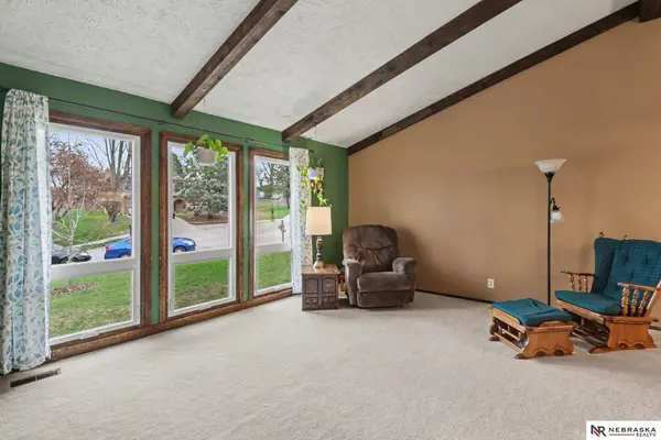 2610 N 124th CIR, Omaha, NE 68164