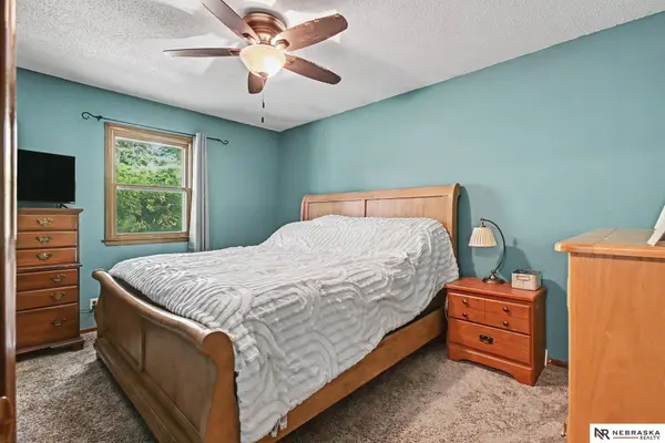 5624 N 96 ST, Omaha, NE 68134