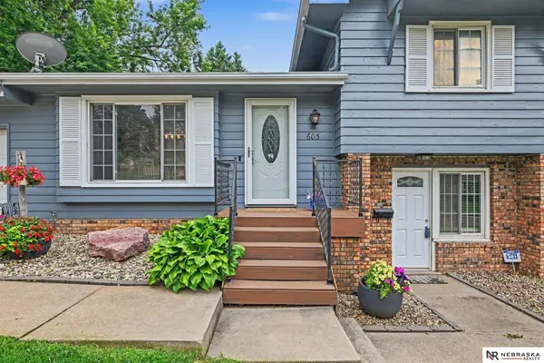 603 Hogan DR, Papillion, NE 68046