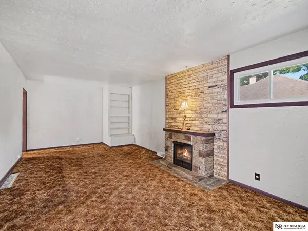5621 Lake ST, Omaha, NE 68104