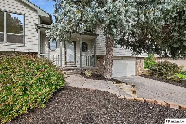 14914 Western CIR, Omaha, NE 68154